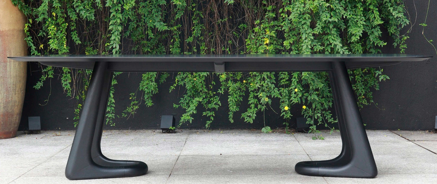 Plena Dining Table